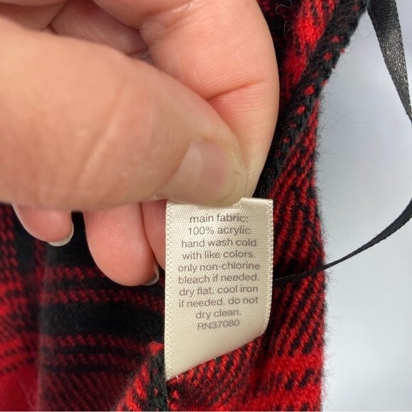 Cato Cape OS Red + Black Oversized Tartan Plaid Cape Acrylic Ties at Waist Warm - Picture 8 of 8